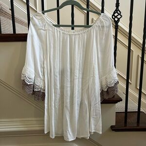 Umgee Elegant White bell sleeve top with Lace Trim large